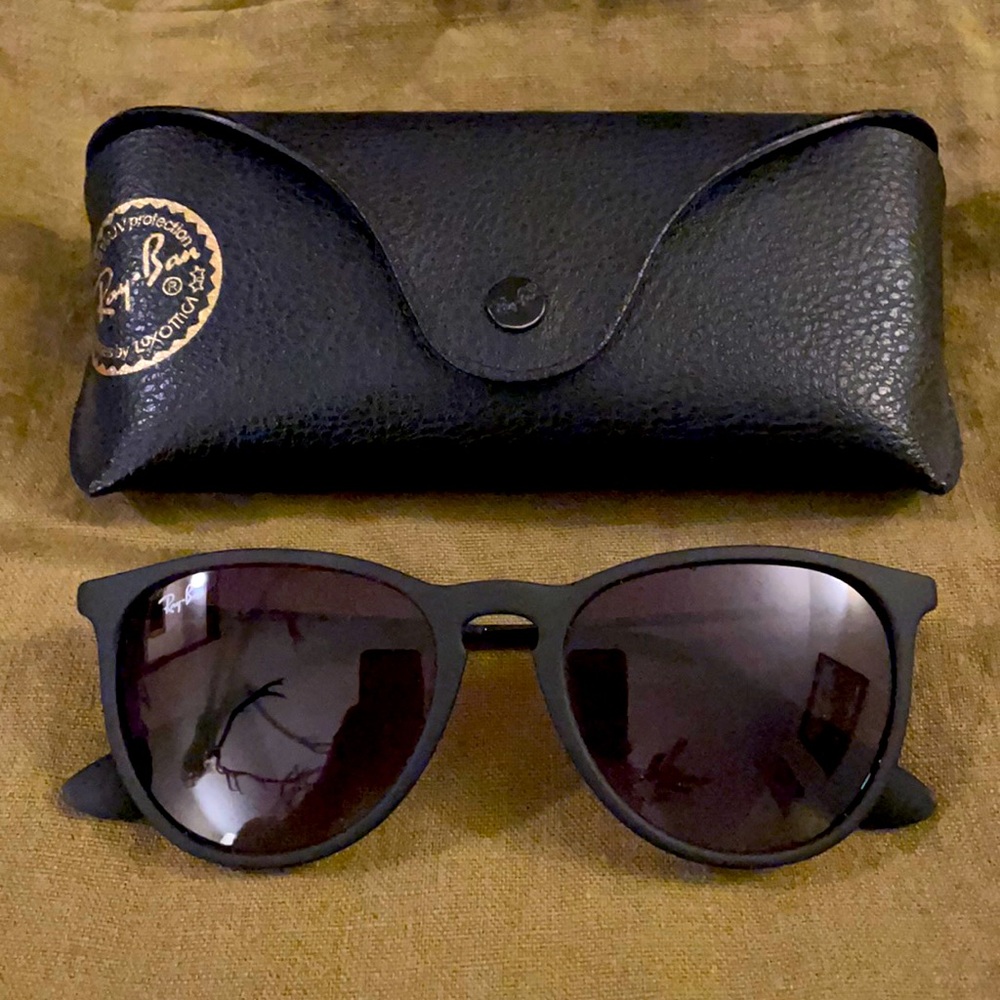 Ray Ban Erika like new sunglasses. Black.
